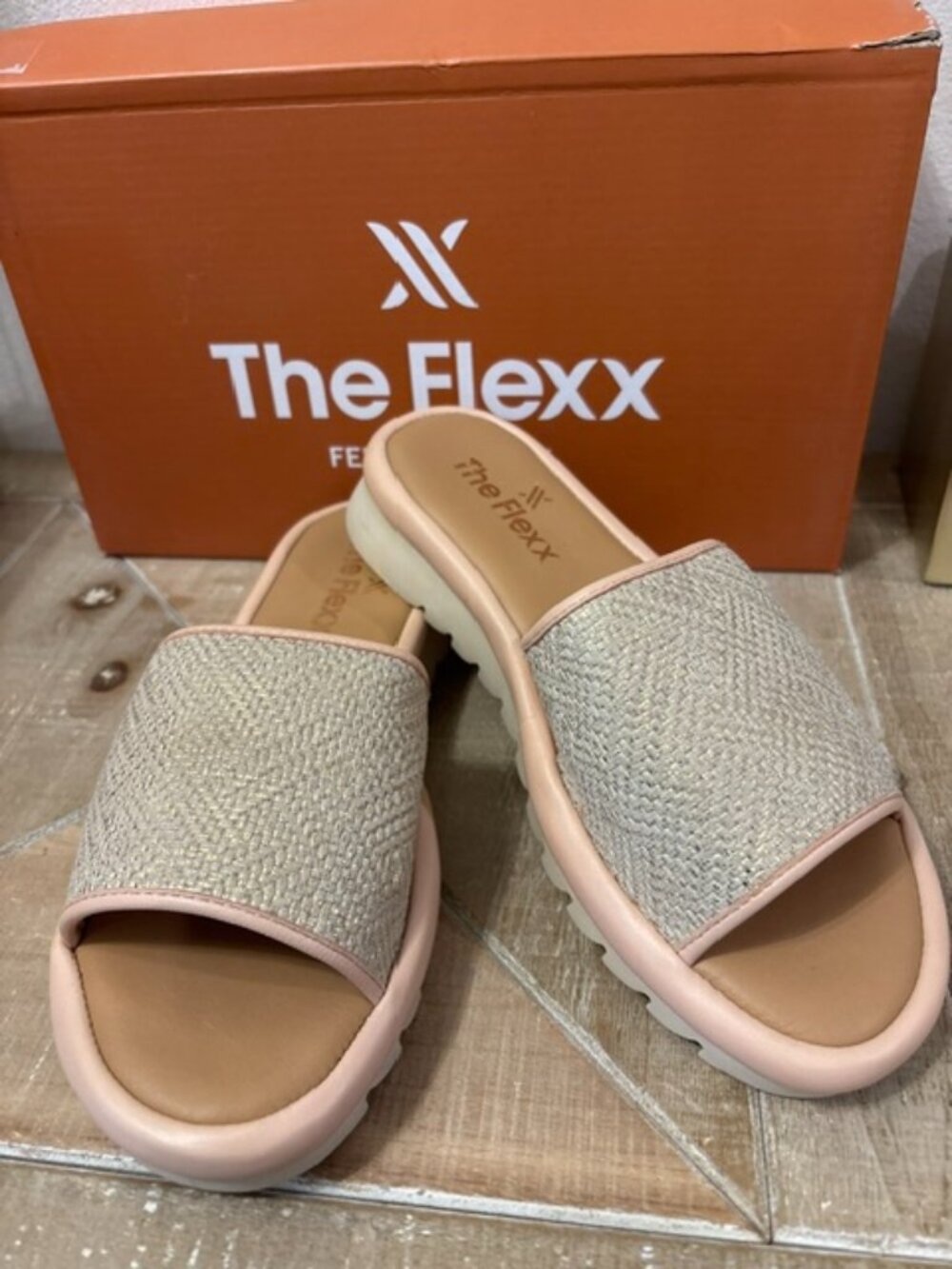 The FLEXX Wilma Leather Slide Sandal Size: 7.5